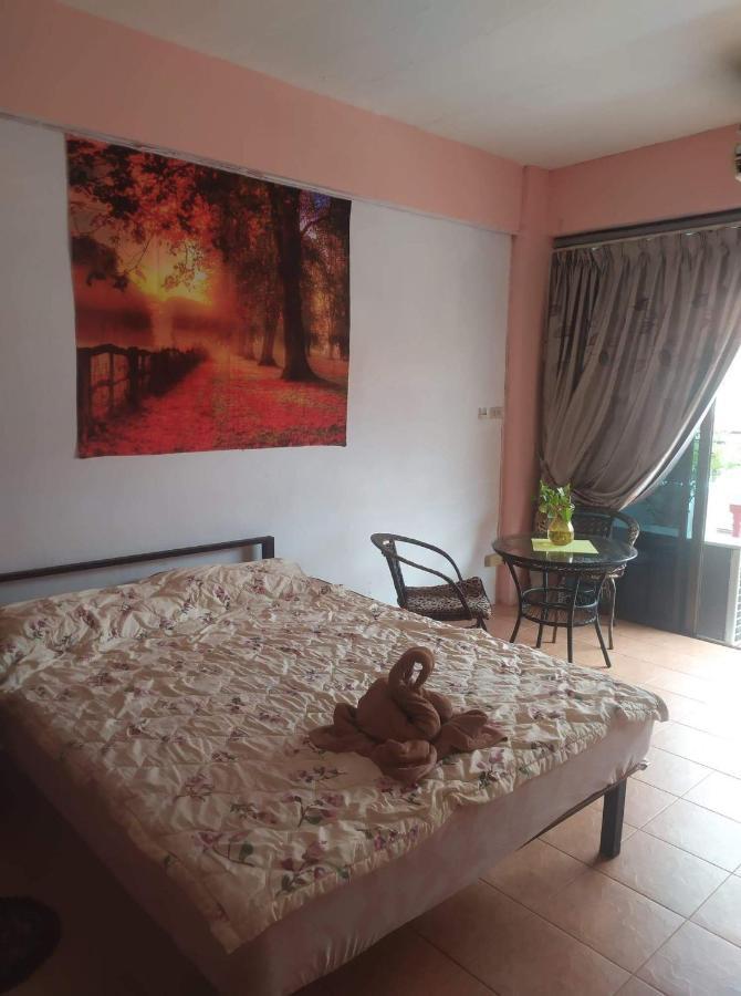 Artem's Guesthouse Jomtien Beach Extérieur photo