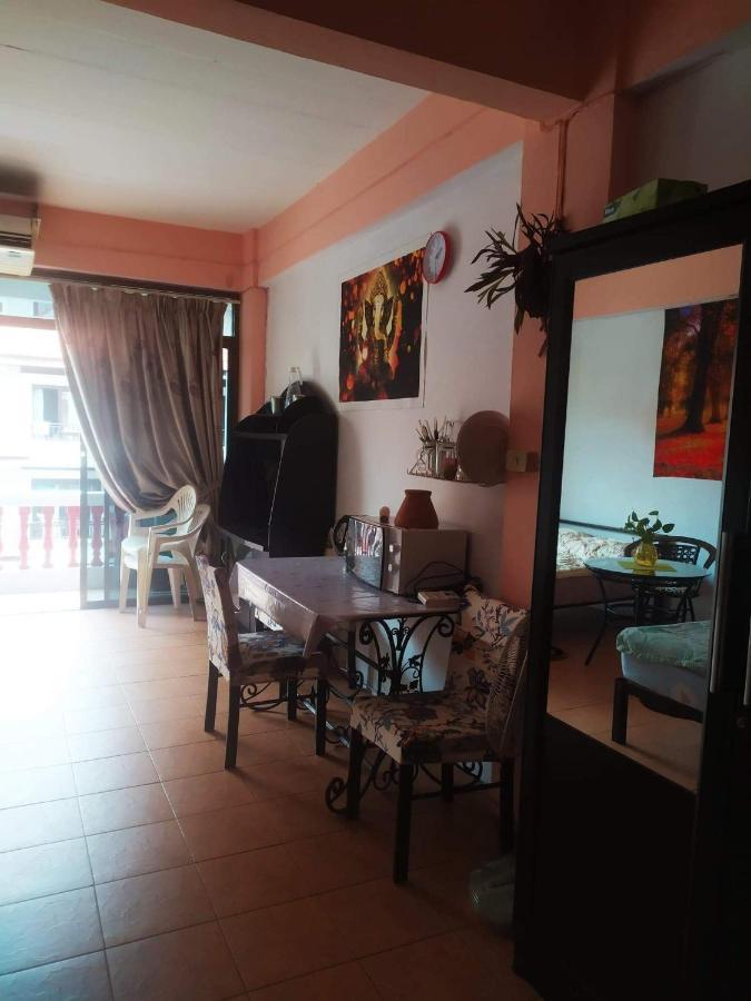 Artem's Guesthouse Jomtien Beach Extérieur photo