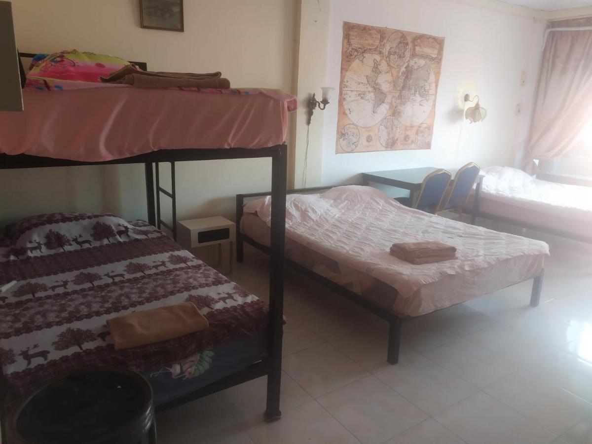 Artem's Guesthouse Jomtien Beach Extérieur photo
