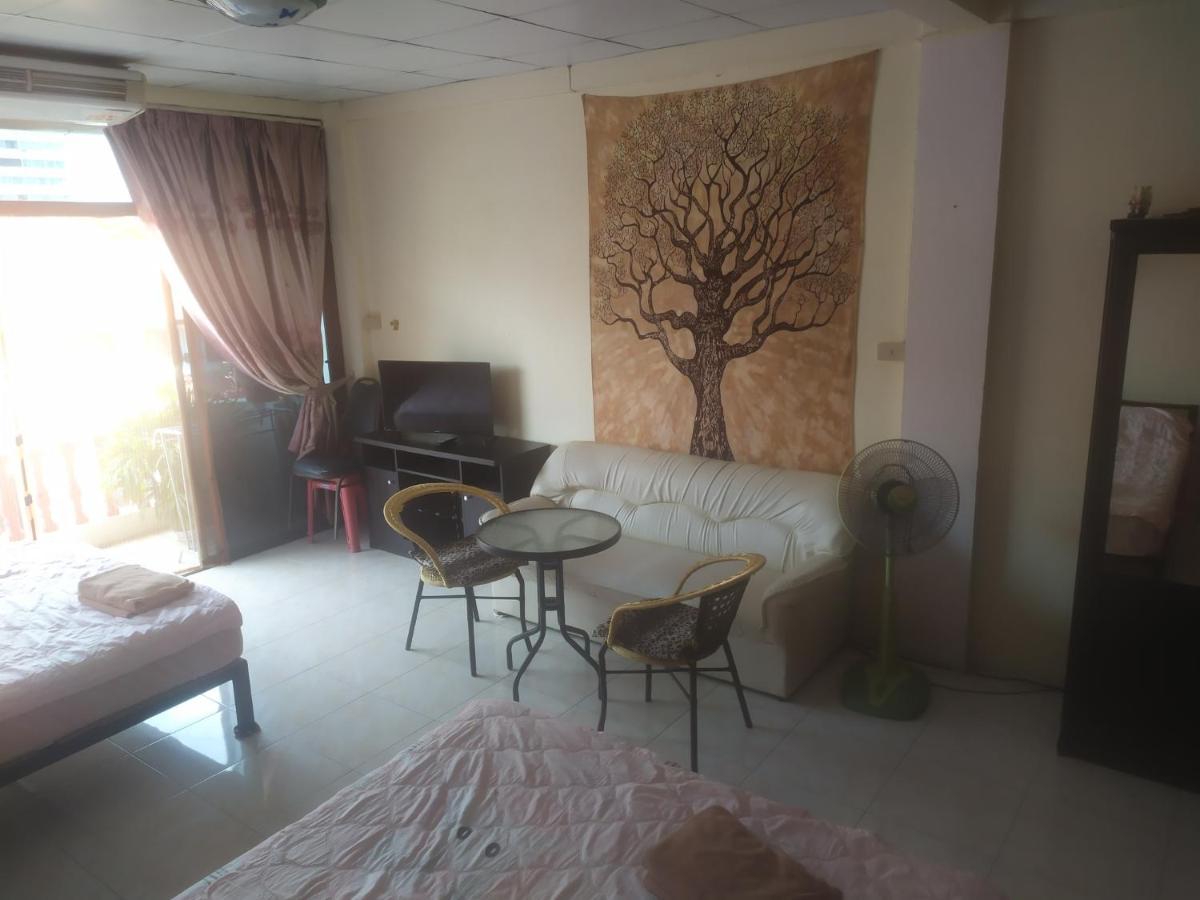 Artem's Guesthouse Jomtien Beach Extérieur photo