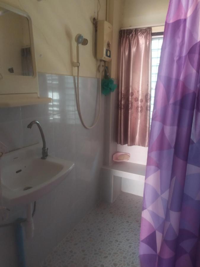 Artem's Guesthouse Jomtien Beach Extérieur photo