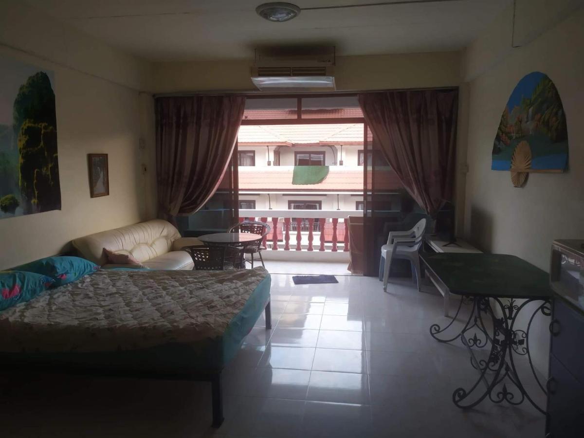 Artem's Guesthouse Jomtien Beach Extérieur photo