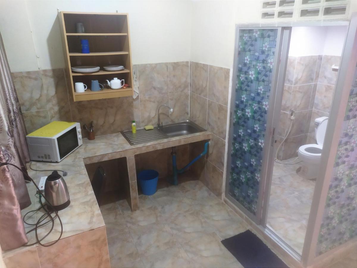 Artem's Guesthouse Jomtien Beach Extérieur photo