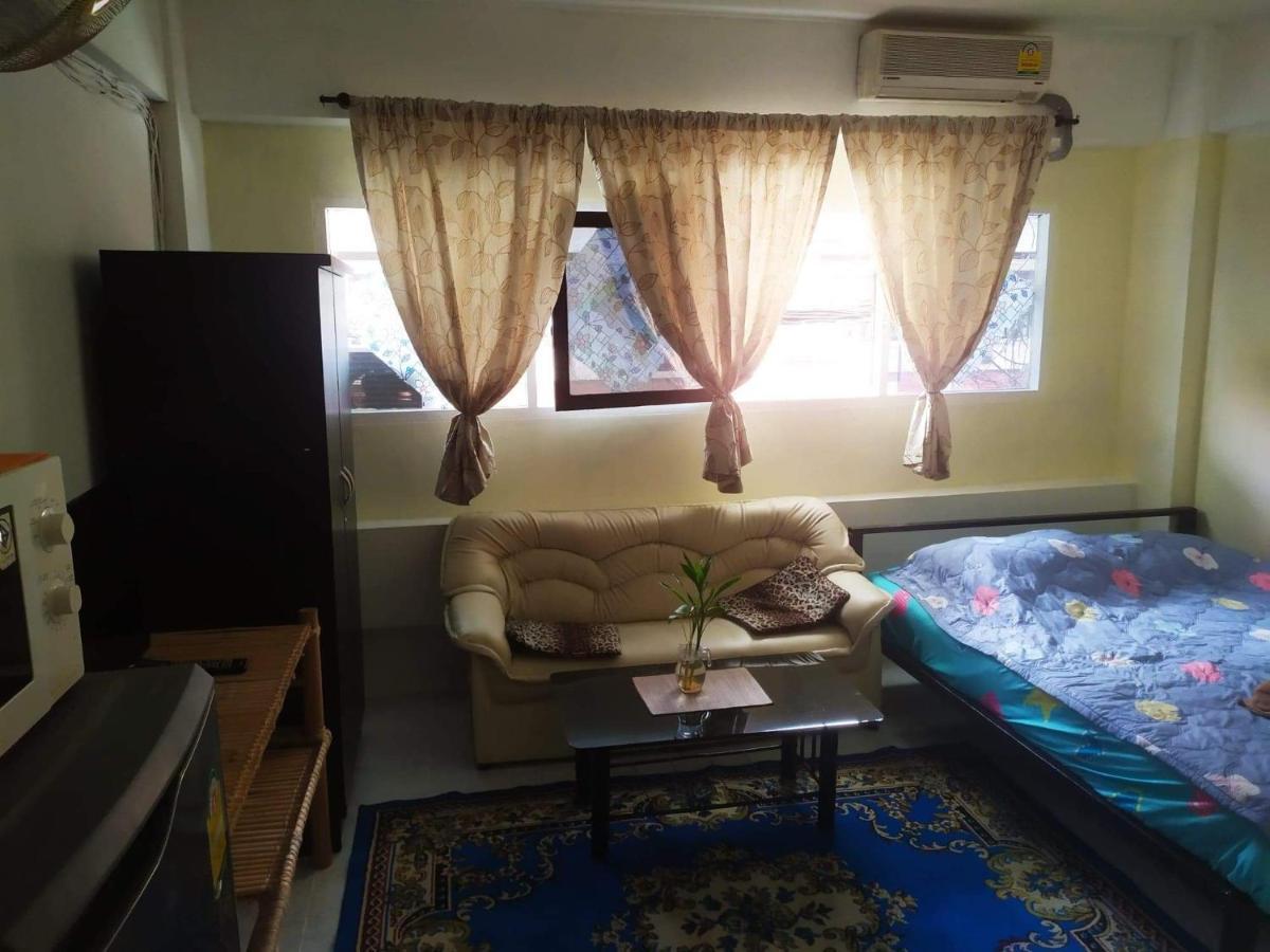 Artem's Guesthouse Jomtien Beach Extérieur photo