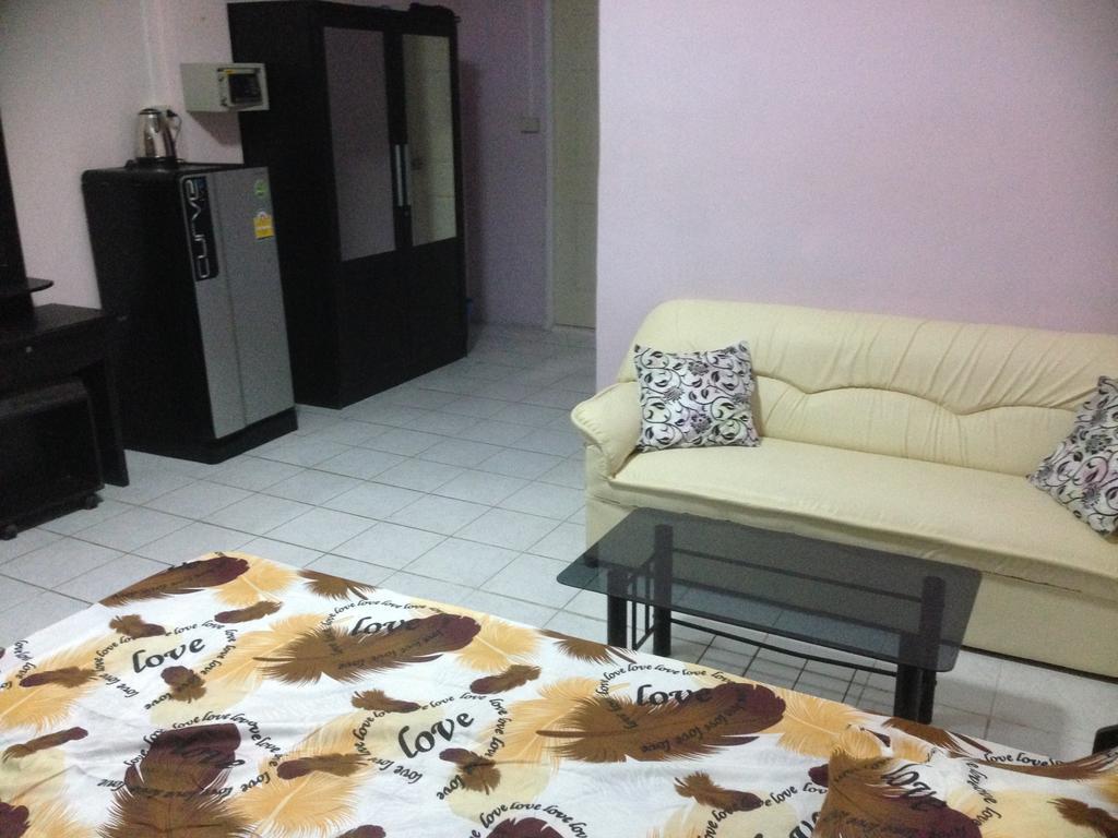 Artem's Guesthouse Jomtien Beach Chambre photo