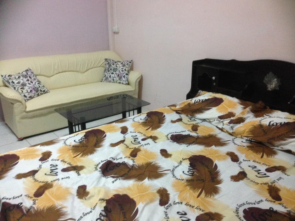 Artem's Guesthouse Jomtien Beach Chambre photo