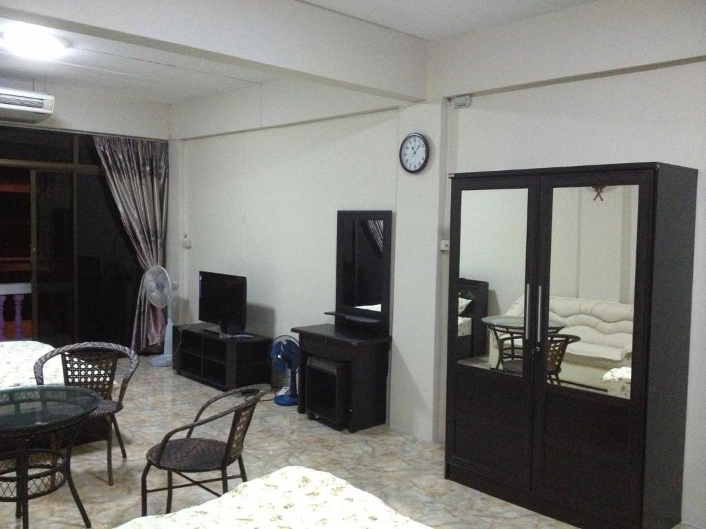 Artem's Guesthouse Jomtien Beach Extérieur photo