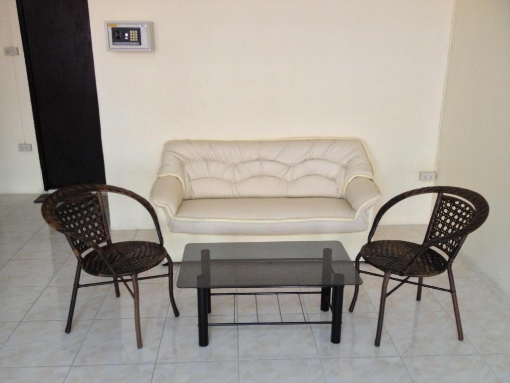 Artem's Guesthouse Jomtien Beach Extérieur photo