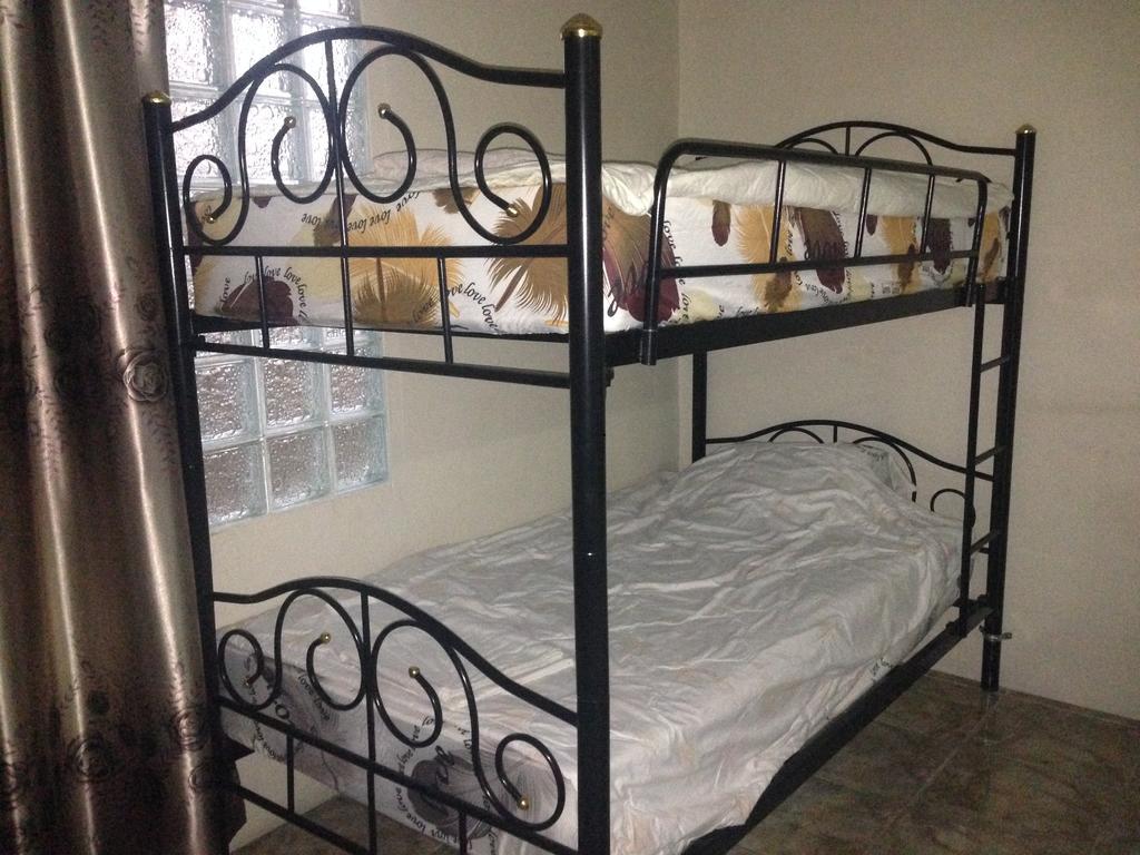 Artem's Guesthouse Jomtien Beach Extérieur photo