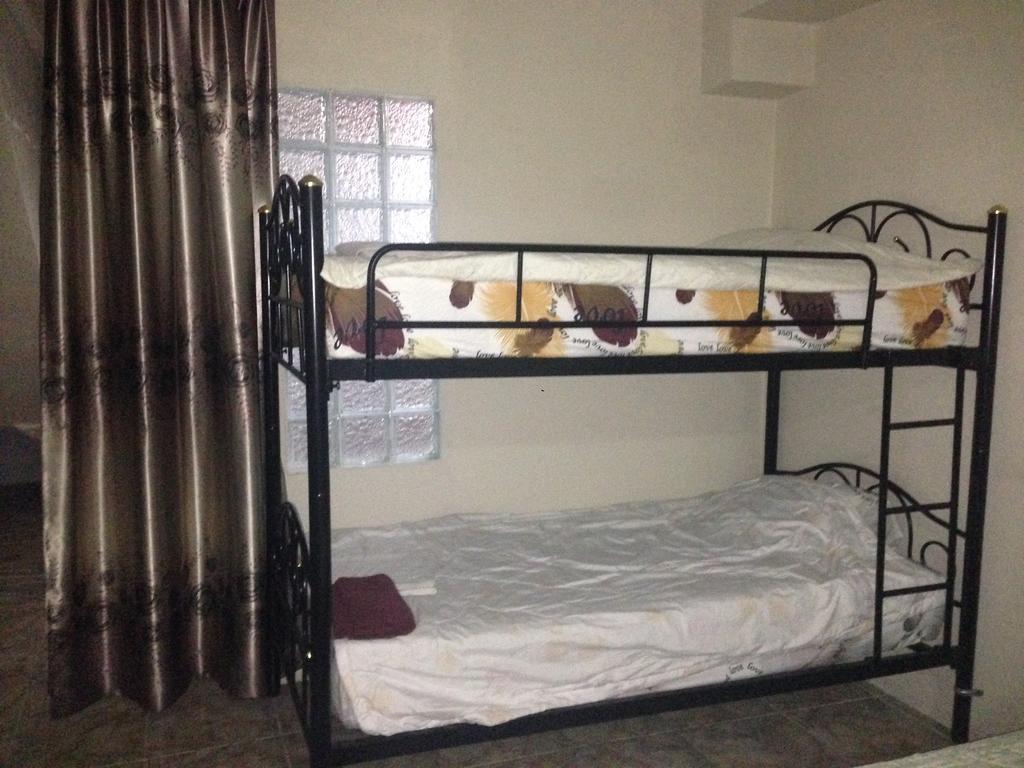 Artem's Guesthouse Jomtien Beach Extérieur photo