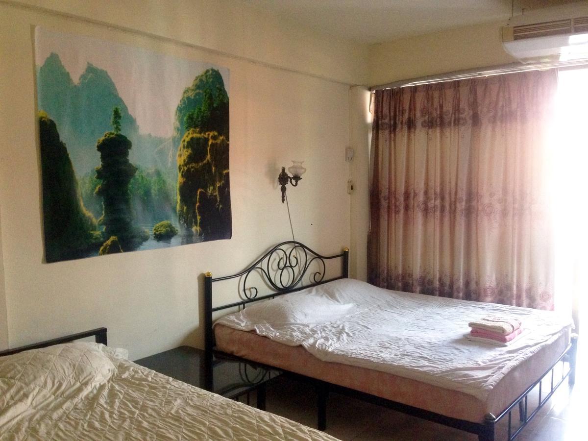 Artem's Guesthouse Jomtien Beach Extérieur photo