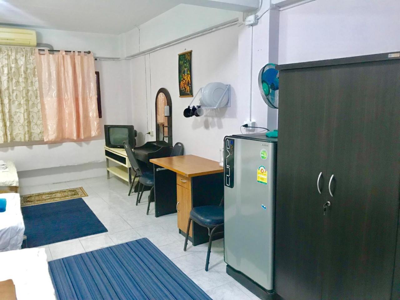 Artem's Guesthouse Jomtien Beach Extérieur photo
