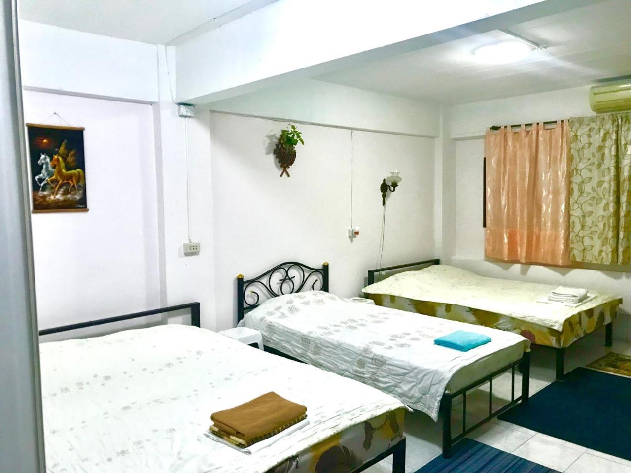Artem's Guesthouse Jomtien Beach Extérieur photo