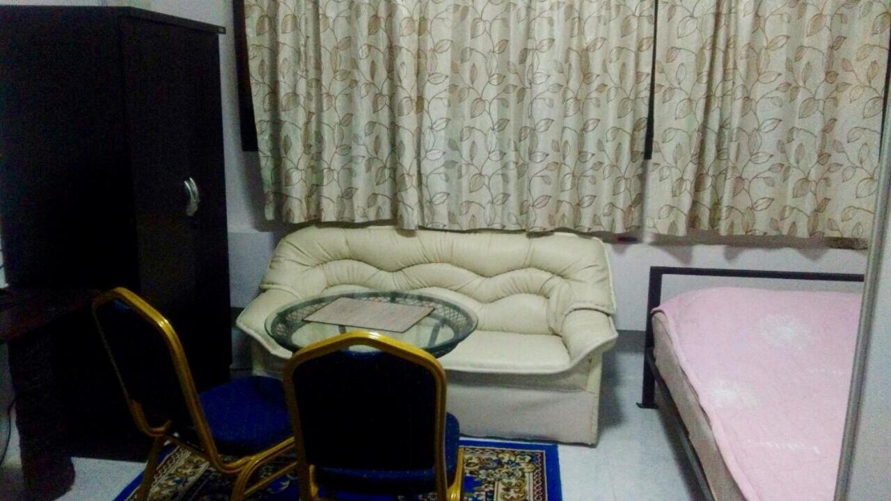 Artem's Guesthouse Jomtien Beach Extérieur photo