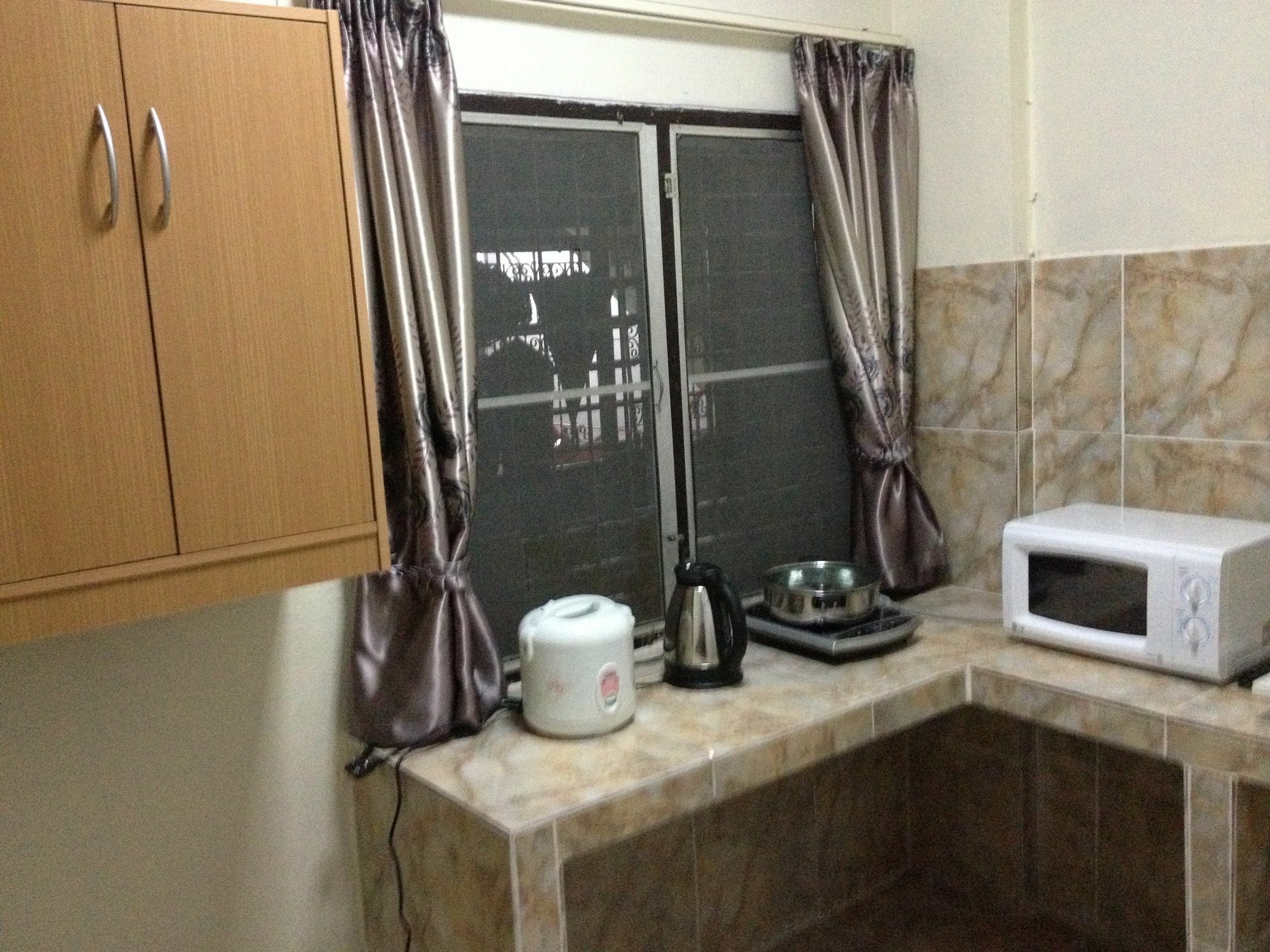Artem's Guesthouse Jomtien Beach Extérieur photo