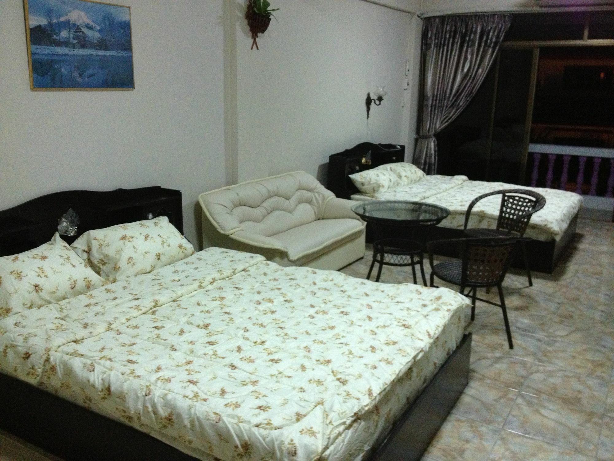 Artem's Guesthouse Jomtien Beach Extérieur photo