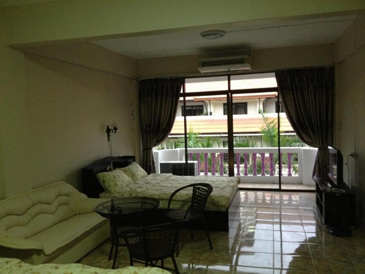 Artem's Guesthouse Jomtien Beach Extérieur photo